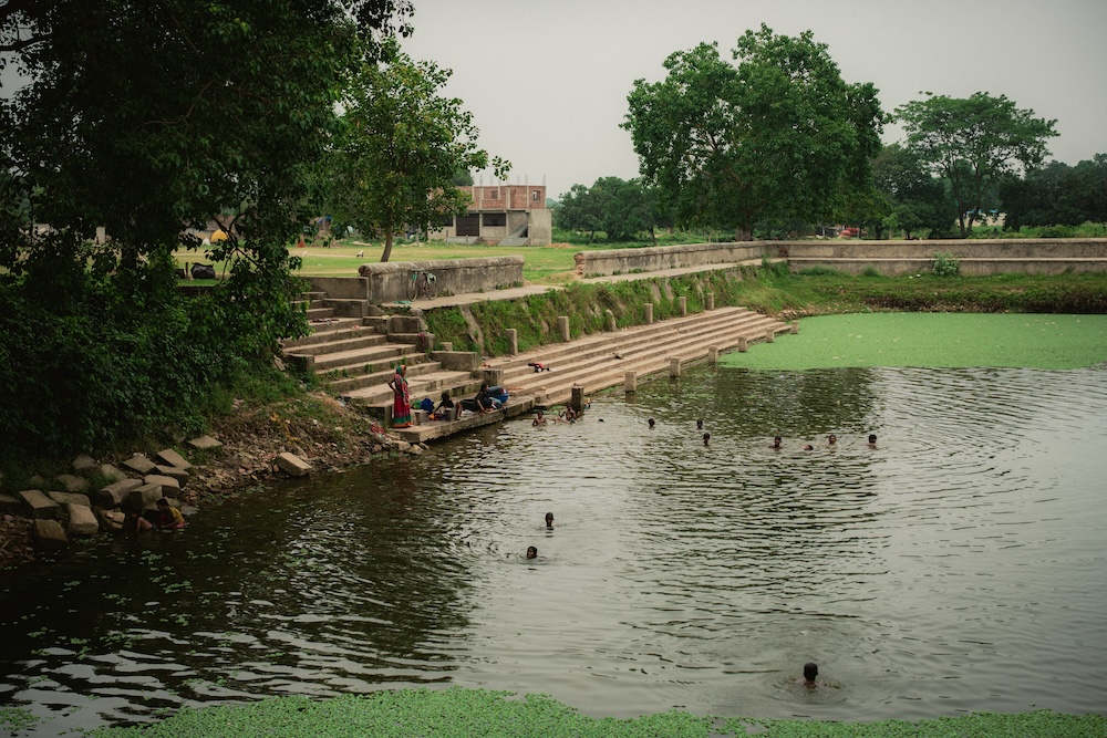 This historic pond is believed to have been used by the kings and queens of Simraungadh for royal baths.