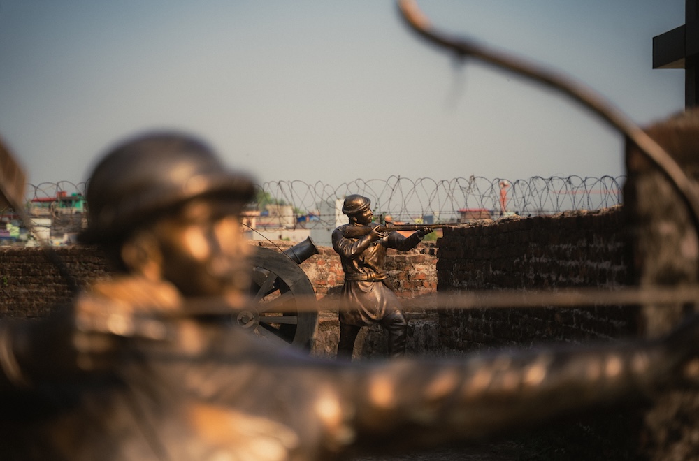 Statues depicting Nepali soldiers charging into battle against the British forces at Jitgadhi, commemorating their courage during the Anglo-Nepalese War.